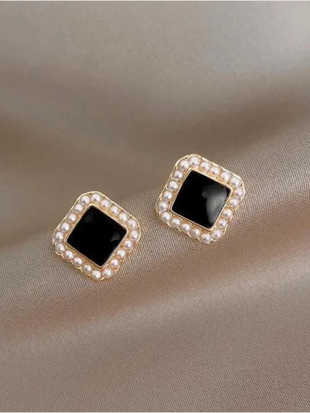 3/$40 NWT French Retro Imitation Pearl Clip-on Earrings